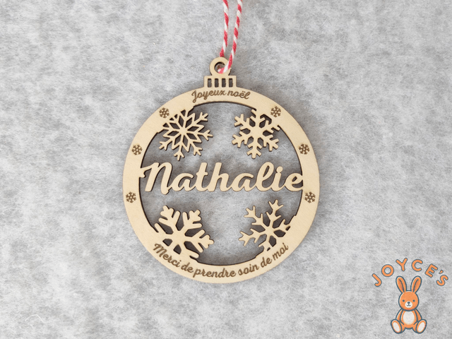 Boule de noël personnalisée - 9cm - Modèle Nathalie - Assistantes maternelles, maîtresses, ATSEM, AVS, AESH