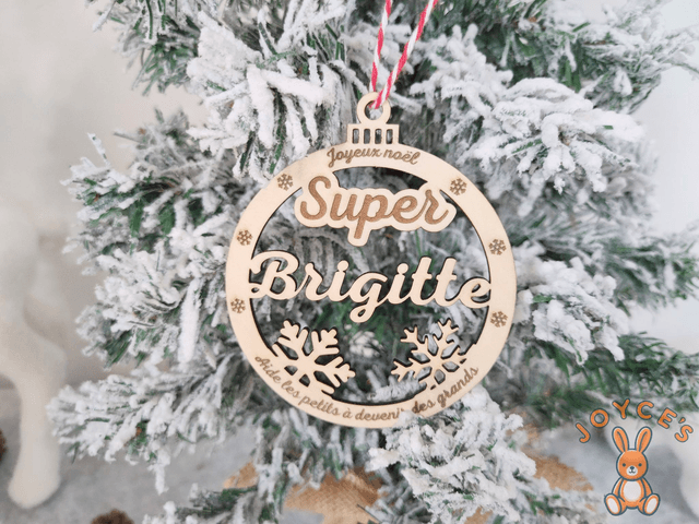 Boule de noël personnalisée - 9cm - Modèle Brigitte - Assistantes maternelles, maîtresses, ATSEM, AVS, AESH